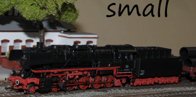 BR 44 vor Bahnhofsgebäude Foto BR 44